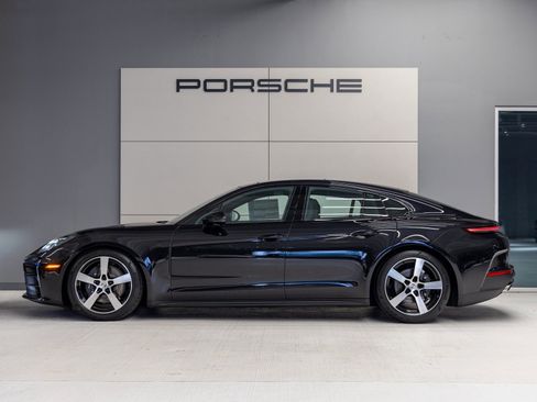 Used 2025 Porsche Panamera image 2