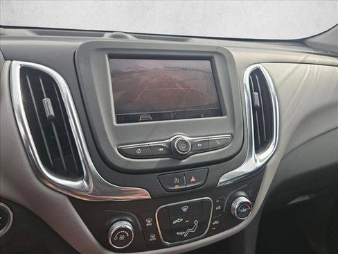 Used 2022 Chevrolet Equinox LS image 17