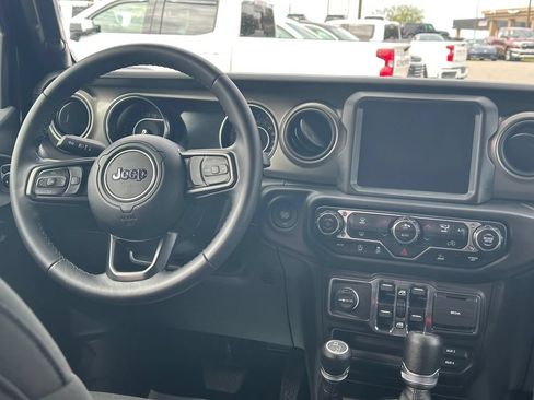 Used 2022 Jeep Wrangler Unlimited Sport w/ Sun And Sound Package AWD/4WD image 12