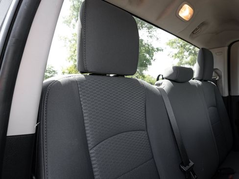 Used 2018 RAM 1500 Express AWD/4WD image 32