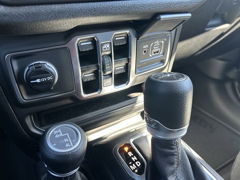 New 2025 Jeep Gladiator Sport image 21