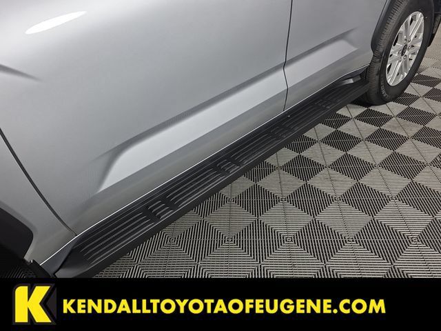 Used 2025 Toyota Sequoia SR5 AWD/4WD image 9