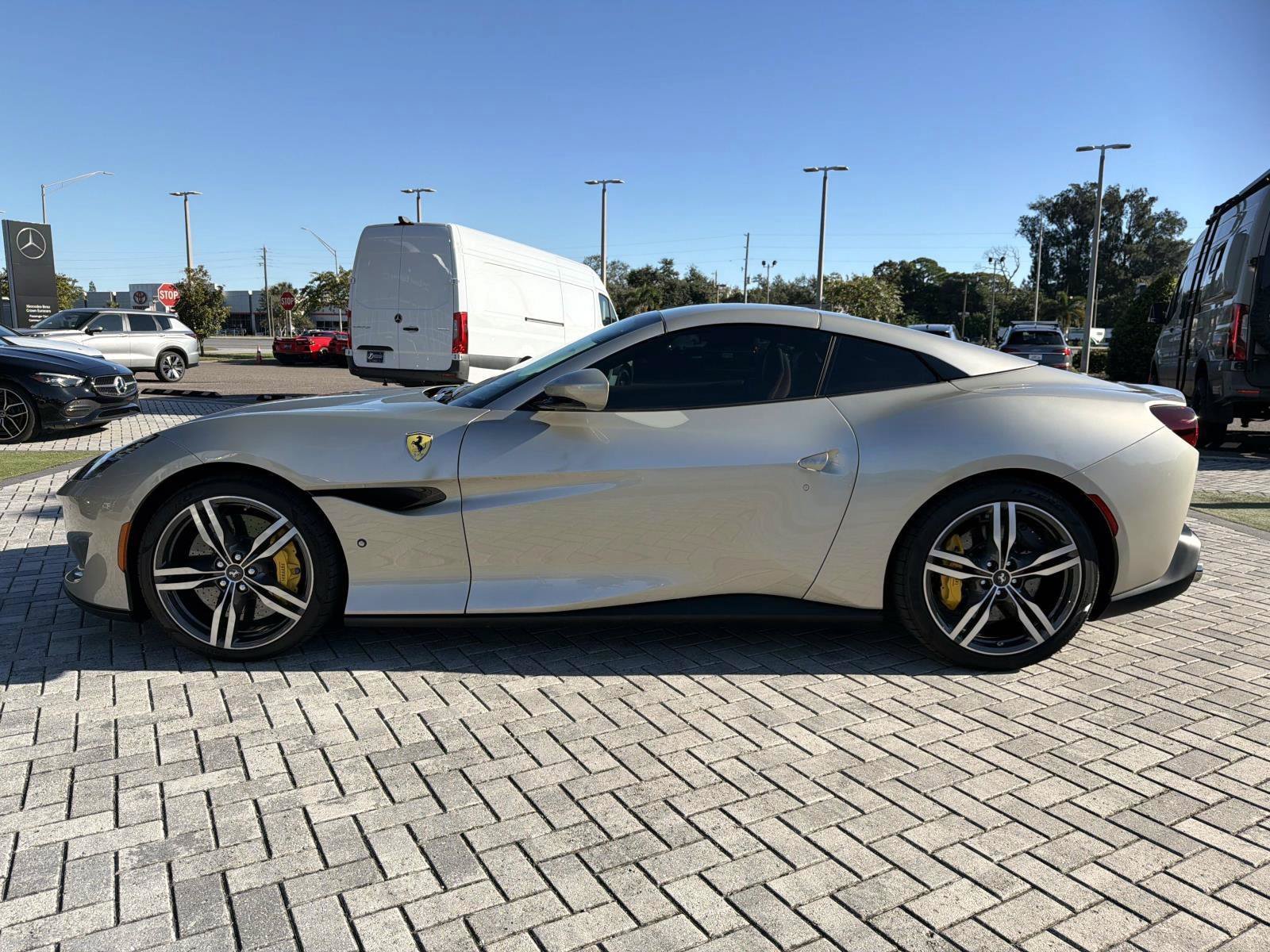 Used 2019 Ferrari Portofino RWD image 9