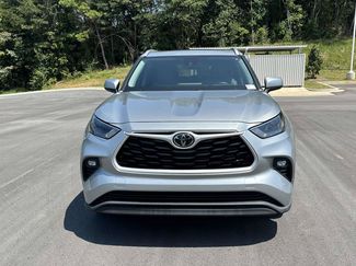 Used 2023 Toyota Highlander XLE FWD video 2