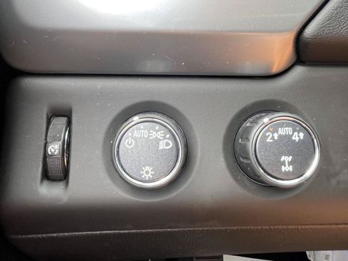 Used 2019 Chevrolet Suburban LT AWD/4WD image 12