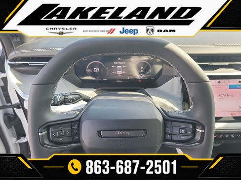 Used 2026 Jeep Cherokee Laredo AWD/4WD image 25