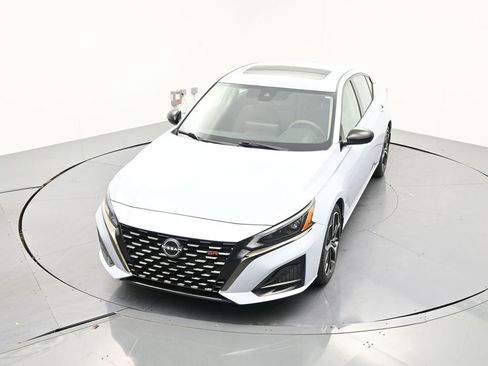 Used 2023 Nissan Altima 2.5 SR w/ SR Premium Package FWD image 18