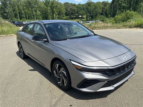 New 2025 Hyundai Elantra SEL image 7