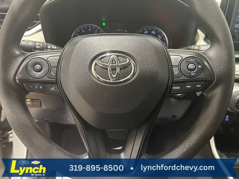 Used 2021 Toyota RAV4 XLE AWD/4WD image 9