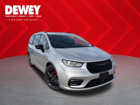 New 2026 Chrysler Pacifica Limited w/ S Appearance Package FWD image 1