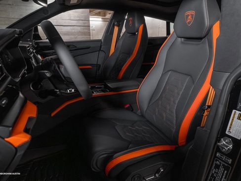 Used 2025 Lamborghini Urus SE image 34