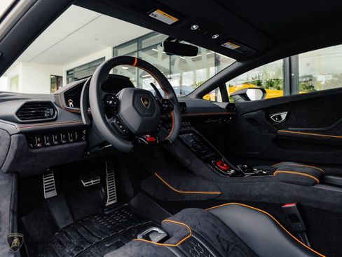 Used 2024 Lamborghini Huracan Sterrato image 28