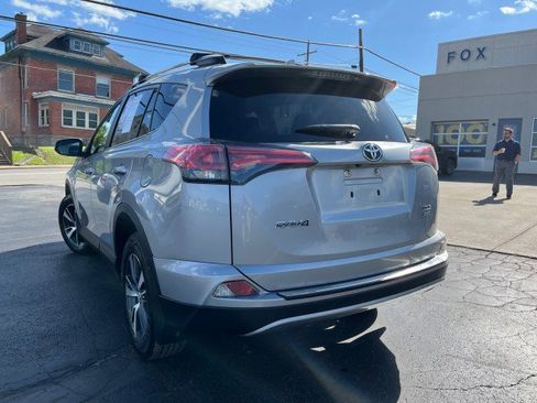 Used 2018 Toyota RAV4 XLE AWD/4WD image 6