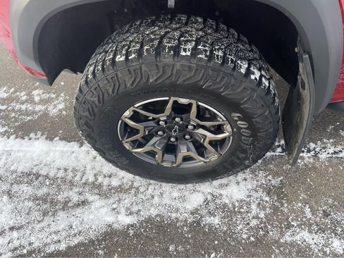 Used 2024 Chevrolet Colorado ZR2 w/ ZR2 Convenience Package III image 9