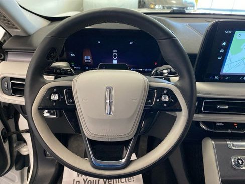 Certified 2025 Lincoln Aviator AWD image 18