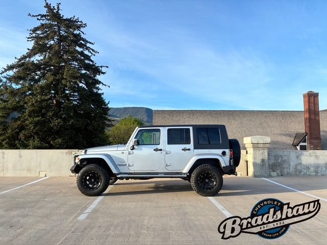 Used 2010 Jeep Wrangler Unlimited Sahara w/ Dual Top Group AWD/4WD image 4