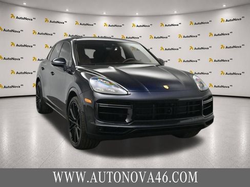 Used 2021 Porsche Cayenne Turbo w/ Premium Package Plus AWD/4WD image 11