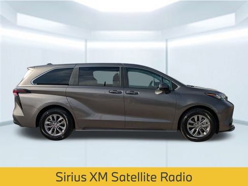 Used 2024 Toyota Sienna LE image 8