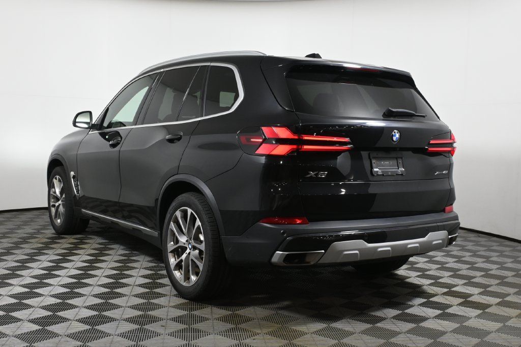 Certified 2025 BMW X5 xDrive40i w/ Parking Assistance Package AWD/4WD image 9