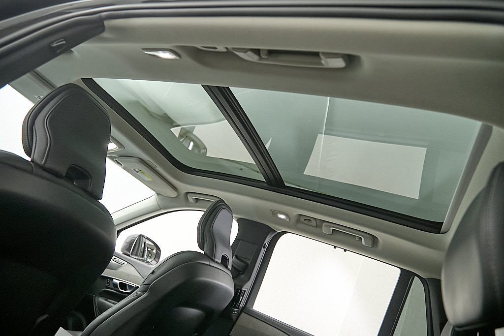Certified 2025 Volvo XC90 B6 Ultra w/ Protection Package Premier AWD/4WD image 23