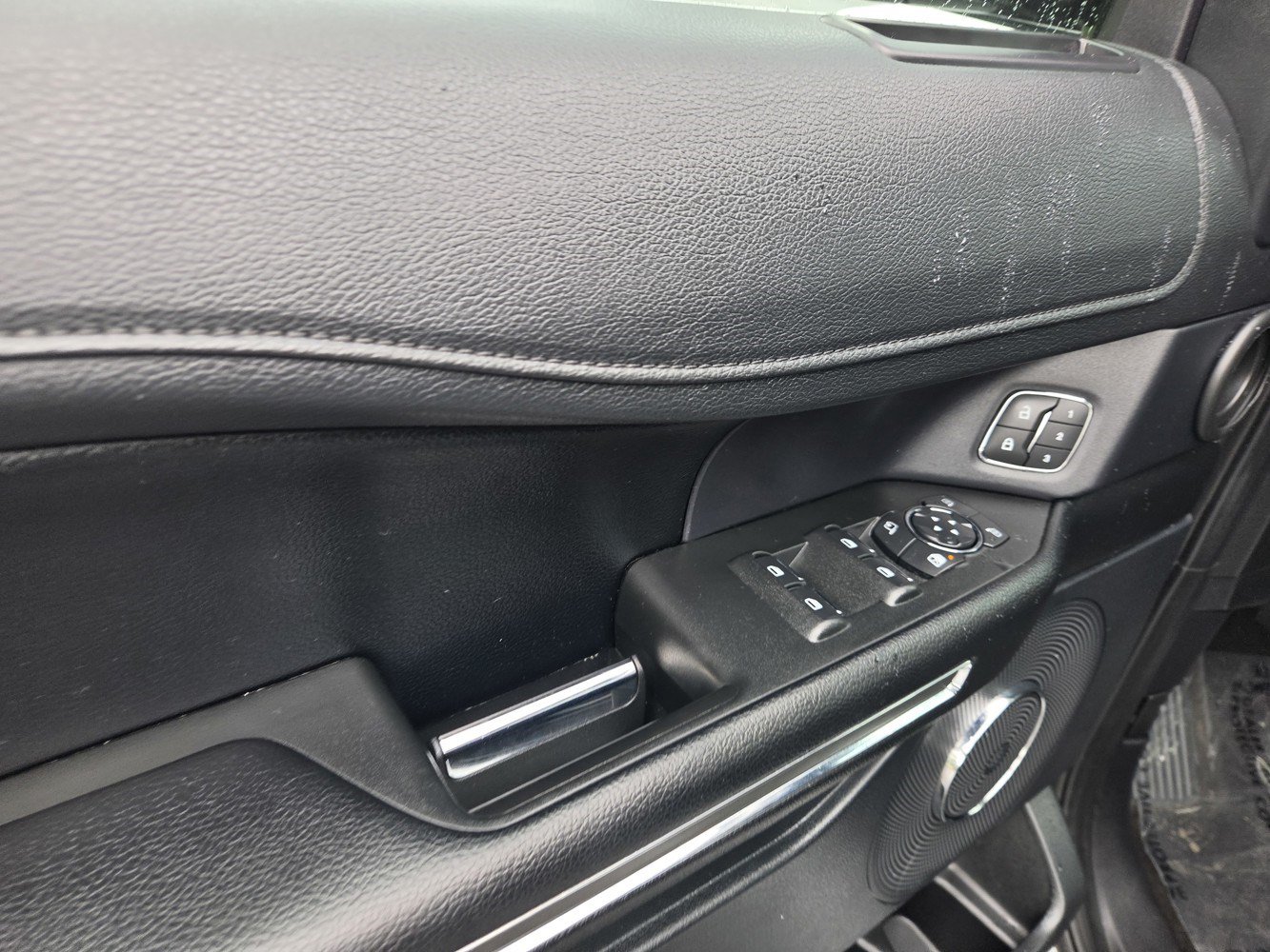 Used 2020 Ford Expedition XLT w/ Equipment Group 202A AWD/4WD image 28