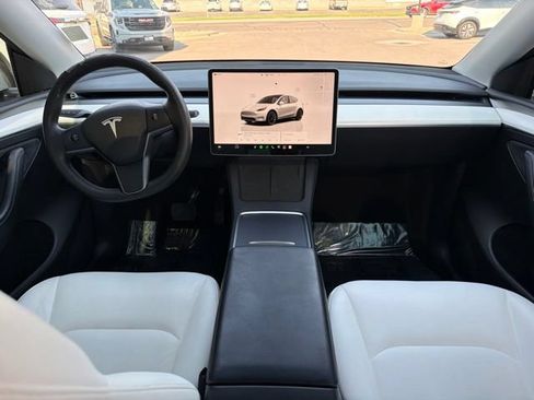 Used 2023 Tesla Model Y Long Range AWD/4WD image 18