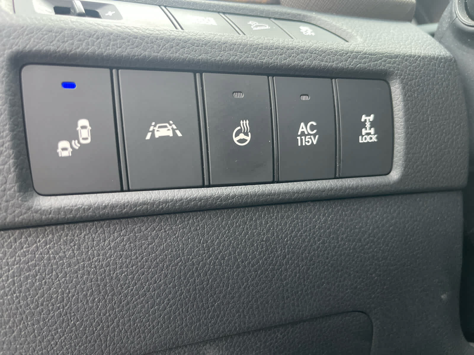 Used 2017 Hyundai Santa Fe Limited AWD/4WD image 17
