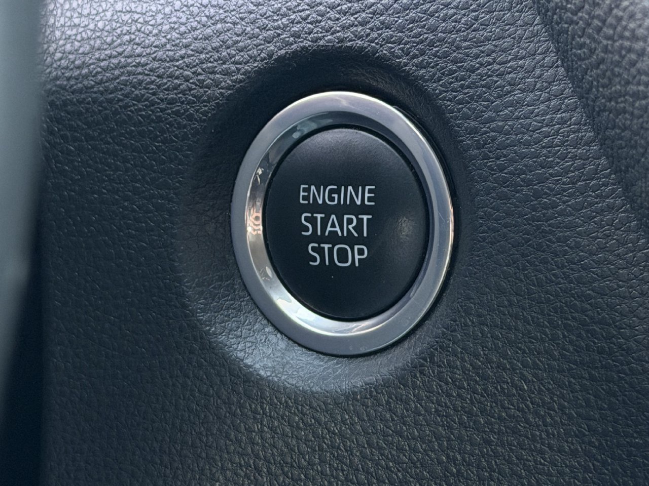 Used 2023 Toyota Corolla SE w/ Carpet Mat Package (TMS) FWD image 20