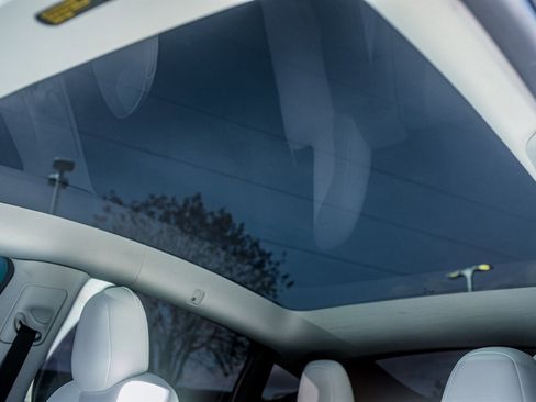 Used 2020 Tesla Model Y Long Range image 25