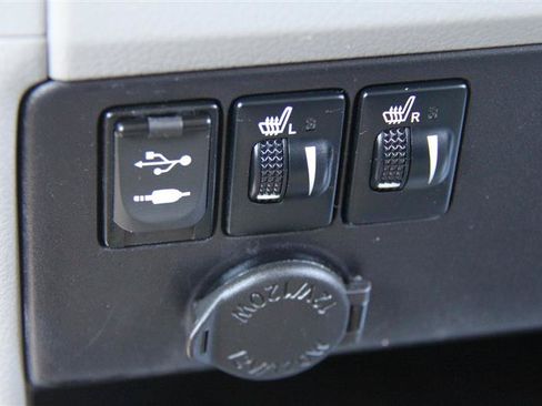 Used 2016 Toyota Sienna XLE w/ XLE Navigation Package FWD image 37