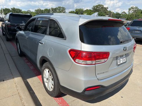 Used 2016 Kia Sorento FWD image 8