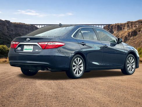 Used 2016 Toyota Camry XLE w/ Moonroof Package FWD image 3
