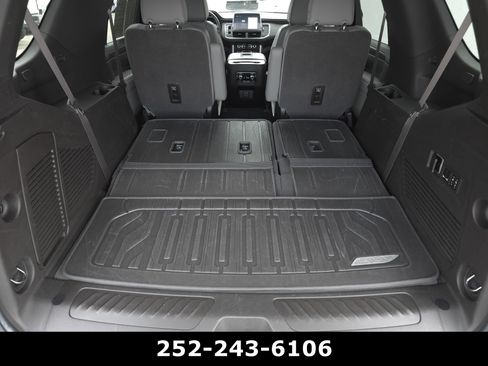 Used 2023 GMC Yukon SLT w/ SLT Premium Package image 38