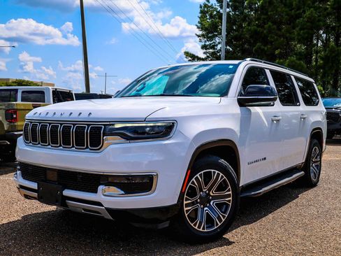 Used 2024 Jeep Wagoneer L Series II RWD image 1