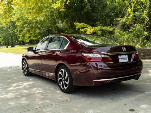 Used 2017 Honda Accord EX-L image 7