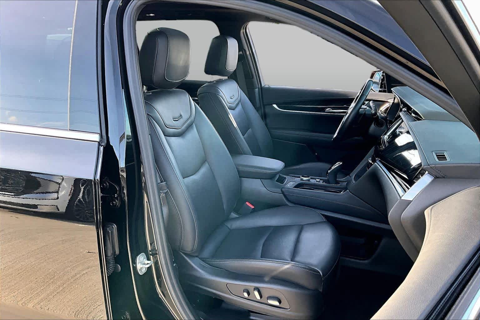 Used 2025 Cadillac XT6 Premium Luxury AWD/4WD image 9