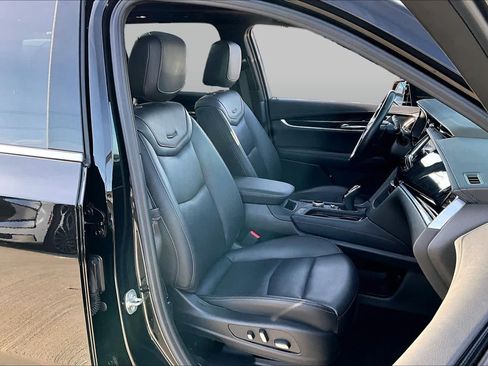 Used 2025 Cadillac XT6 Premium Luxury AWD/4WD image 9