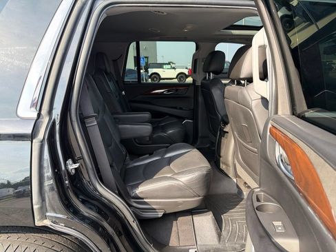 Used 2019 Cadillac Escalade Luxury AWD/4WD image 19
