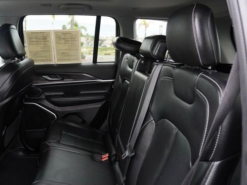 Used 2022 Jeep Grand Cherokee Limited image 22