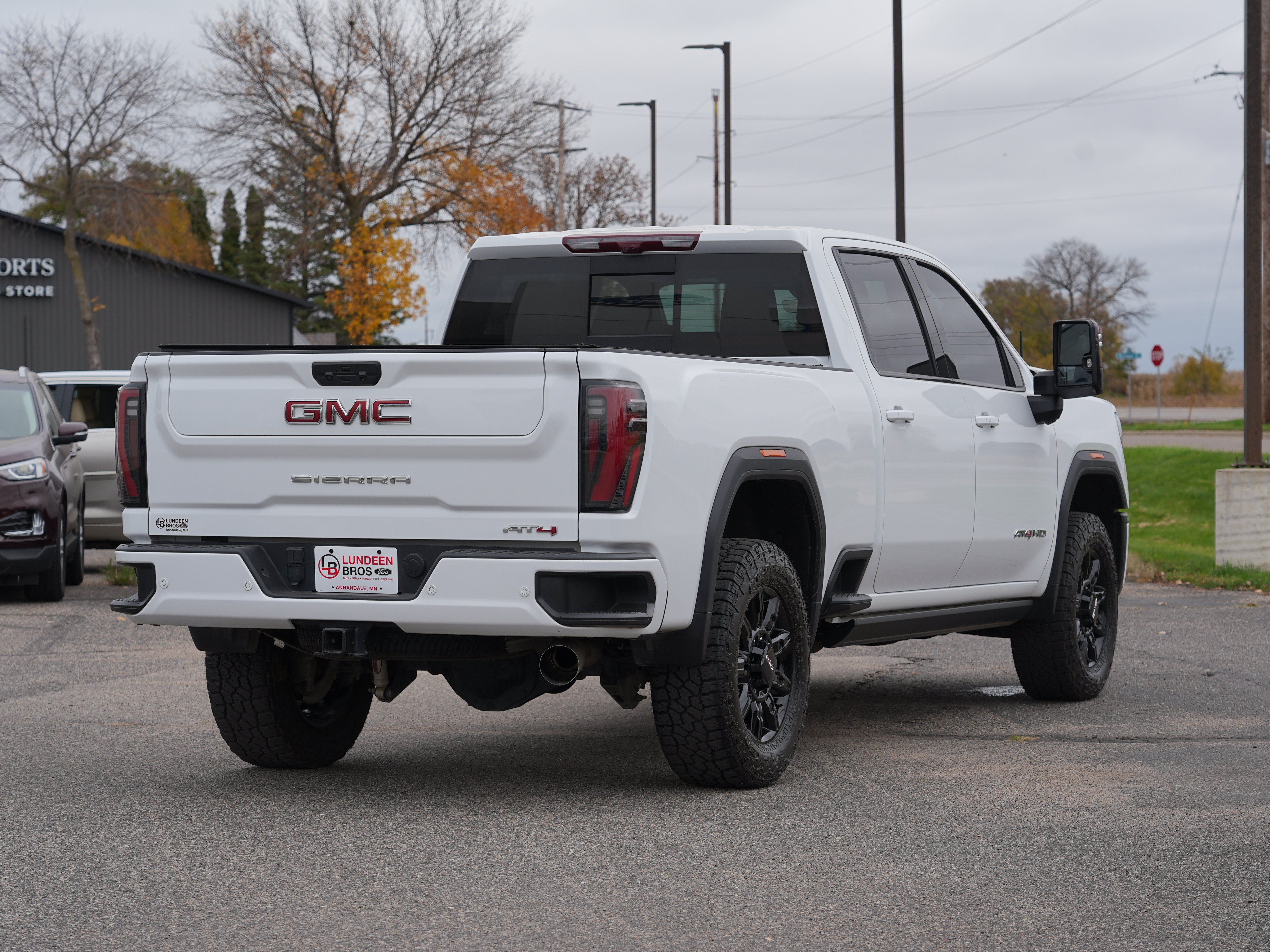 Used 2024 GMC Sierra 3500 AT4 w/ AT4 Premium Plus Package AWD/4WD image 3
