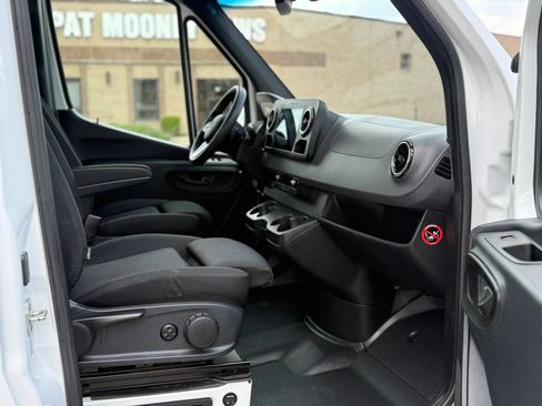 Used 2019 Mercedes-Benz Sprinter 170 w/ Driver Convenience Package image 16