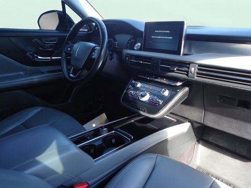 Used 2021 Lincoln Corsair Standard w/ Equipment Group 101A image 12