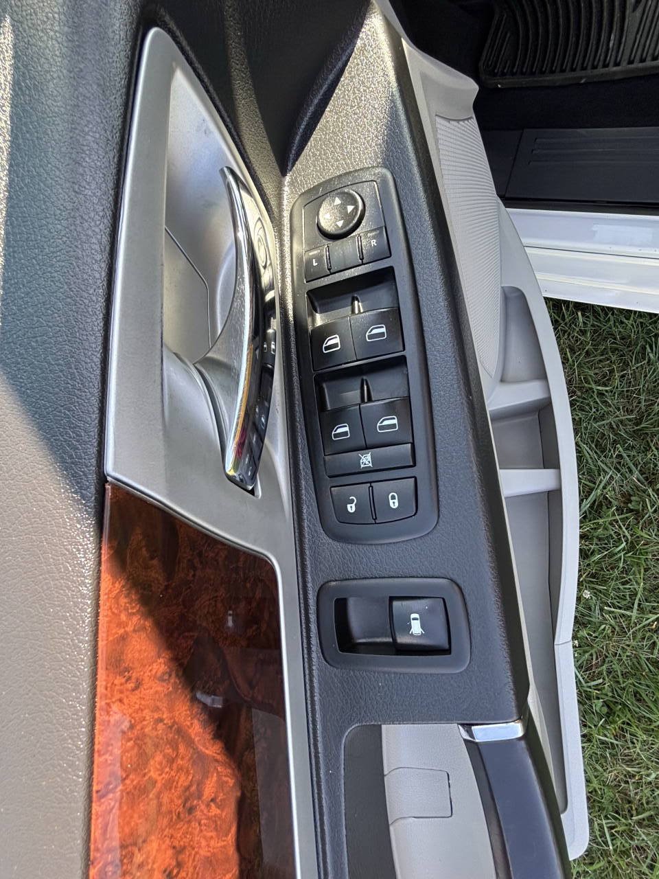 Used 2010 Chrysler Town & Country Touring Plus FWD image 15