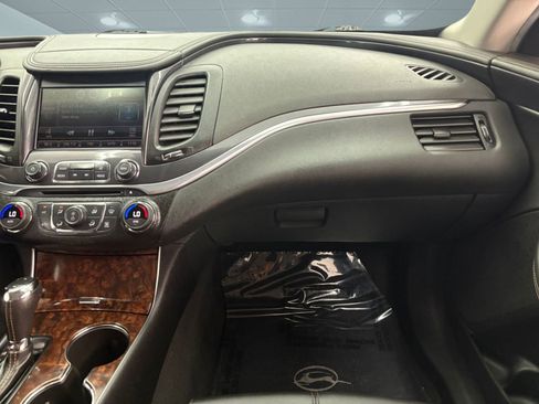 Used 2014 Chevrolet Impala LT w/ Convenience Package image 25