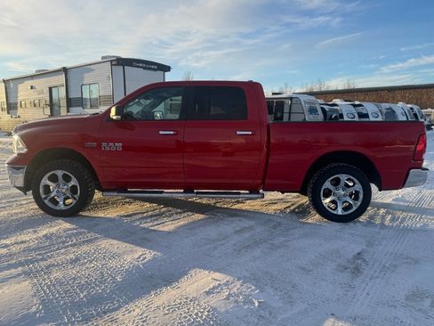 Used 2016 RAM 1500 Classic SLT w/ Luxury Group image 2