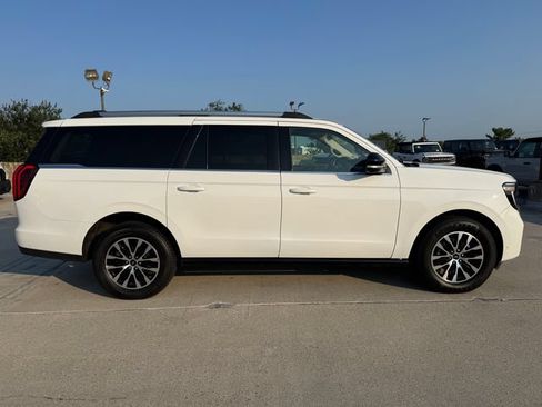Used 2025 Ford Expedition Max Platinum AWD/4WD image 2