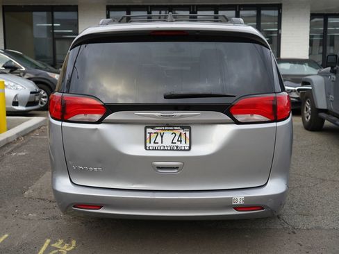 Used 2021 Chrysler Voyager Lxi FWD image 5