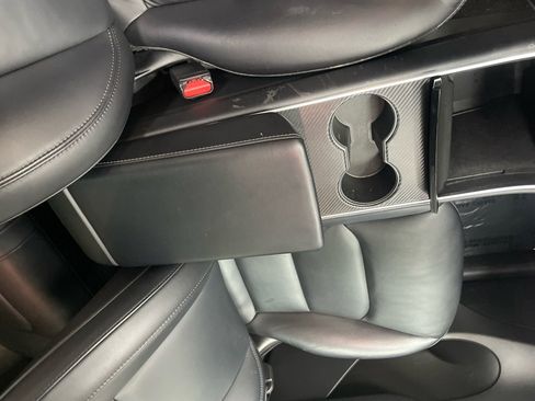 Used 2020 Tesla Model Y Long Range image 24