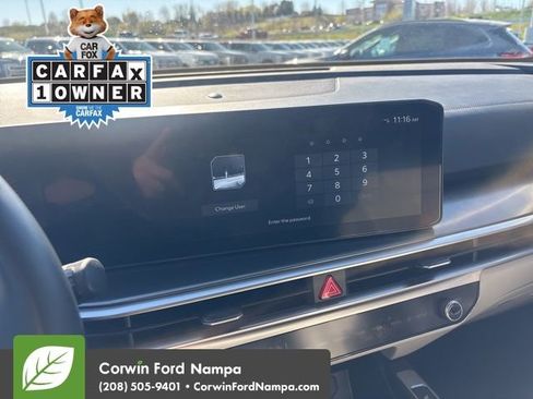 Used 2025 Kia Sorento EX w/ Panoramic Sunroof Package image 12