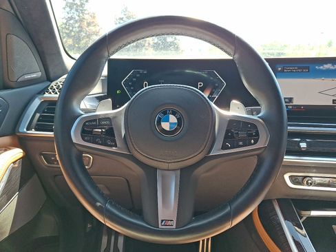 Used 2023 BMW X7 xDrive40i w/ M Sport Package AWD/4WD image 21